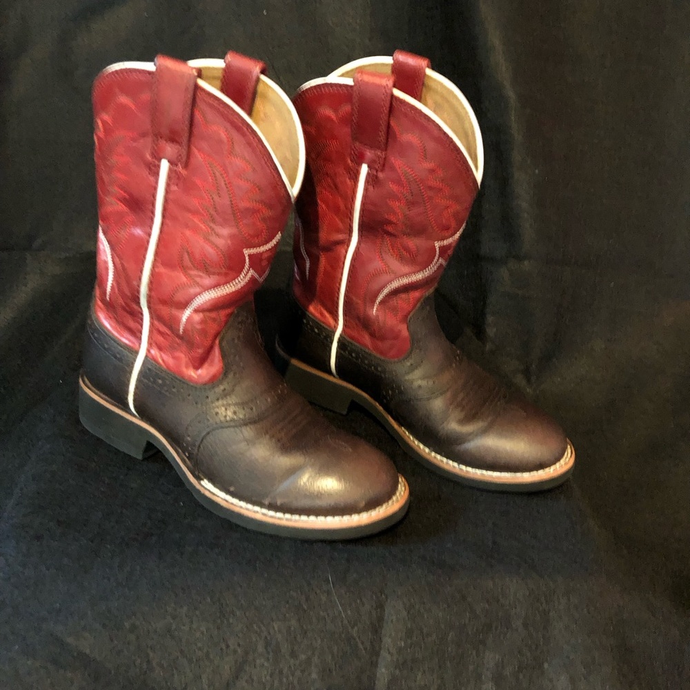 Ariat boot, children’s size 13, red and brown